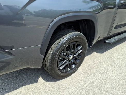 Used 2025 Toyota Tundra Limited AWD/4WD image 9