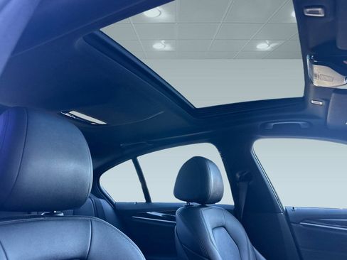 Used 2018 BMW 530i image 16