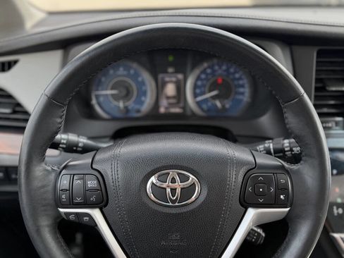 Used 2017 Toyota Sienna Limited Premium image 14