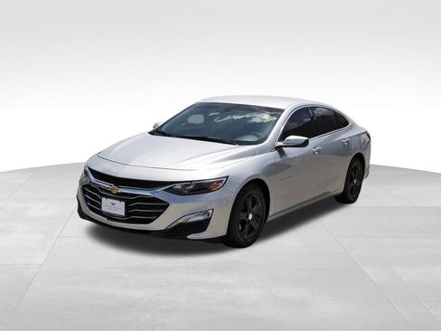 Used 2022 Chevrolet Malibu LS FWD image 2