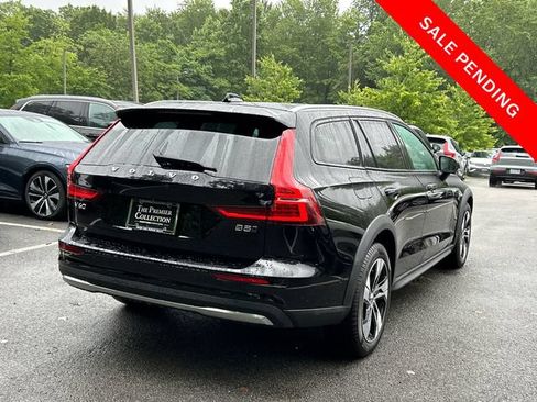Used 2025 Volvo V60 B5 Cross Country Plus AWD/4WD image 8