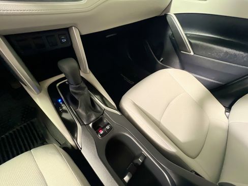 Used 2025 Toyota Corolla Cross L image 25