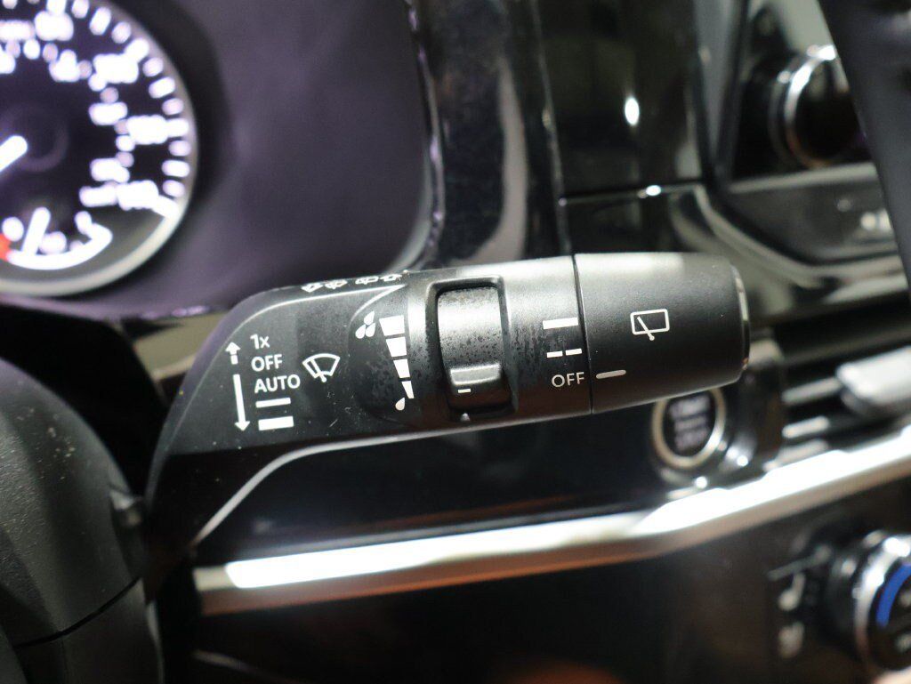 Used 2022 Nissan Pathfinder Platinum w/ Cargo Package AWD/4WD image 39