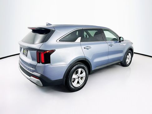 Used 2025 Kia Sorento LX image 9