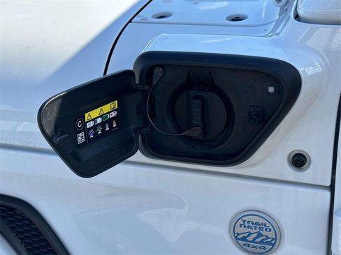 Used 2022 Jeep Wrangler Unlimited Sahara w/ Cold Weather Group image 11