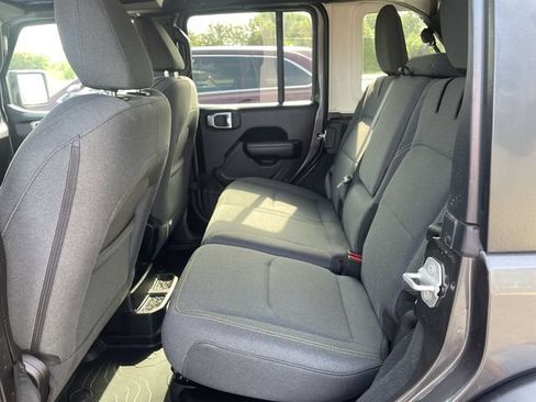 Used 2024 Jeep Wrangler Unlimited w/ Convenience Group AWD/4WD image 29