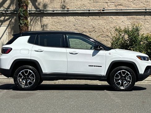 New 2026 Jeep Compass Trailhawk AWD/4WD image 2