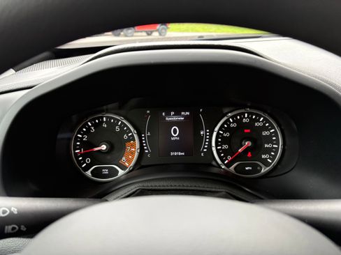 Used 2023 Jeep Renegade Latitude AWD/4WD image 20