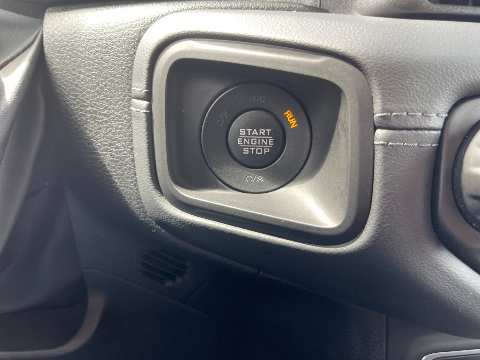 Used 2026 Jeep Gladiator Mojave AWD/4WD image 24