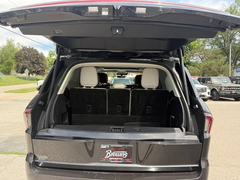Used 2025 Lincoln Navigator Reserve AWD/4WD image 8