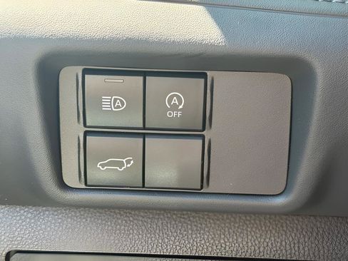 Used 2023 Toyota Highlander LE image 25