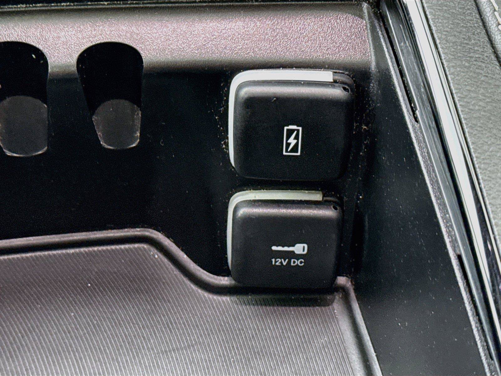 Used 2025 Chrysler Pacifica Limited FWD image 36