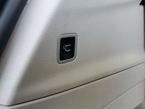 Certified 2024 Chrysler Pacifica Touring-L image 29