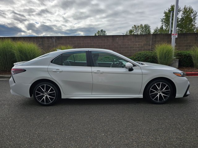 Used 2022 Toyota Camry SE FWD image 4