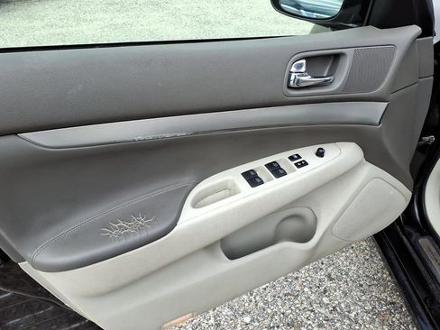 Used 2011 INFINITI G25 x w/ Moonroof Pkg image 17