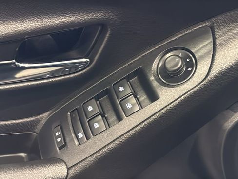 Used 2019 Chevrolet Trax LT w/ LT Convenience Package AWD/4WD image 22