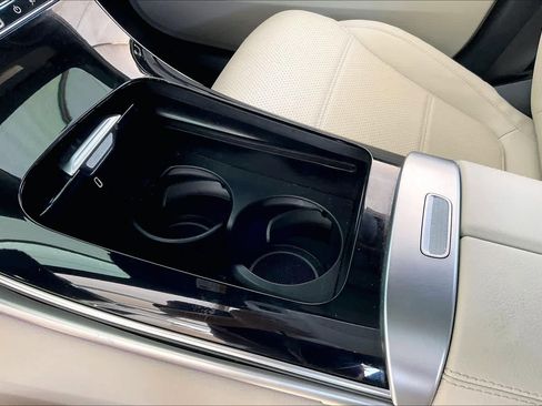 Used 2025 Mercedes-Benz GLC 300 4MATIC image 17