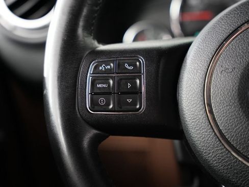 Used 2015 Jeep Wrangler Unlimited Sahara w/ Connectivity Group AWD/4WD image 12