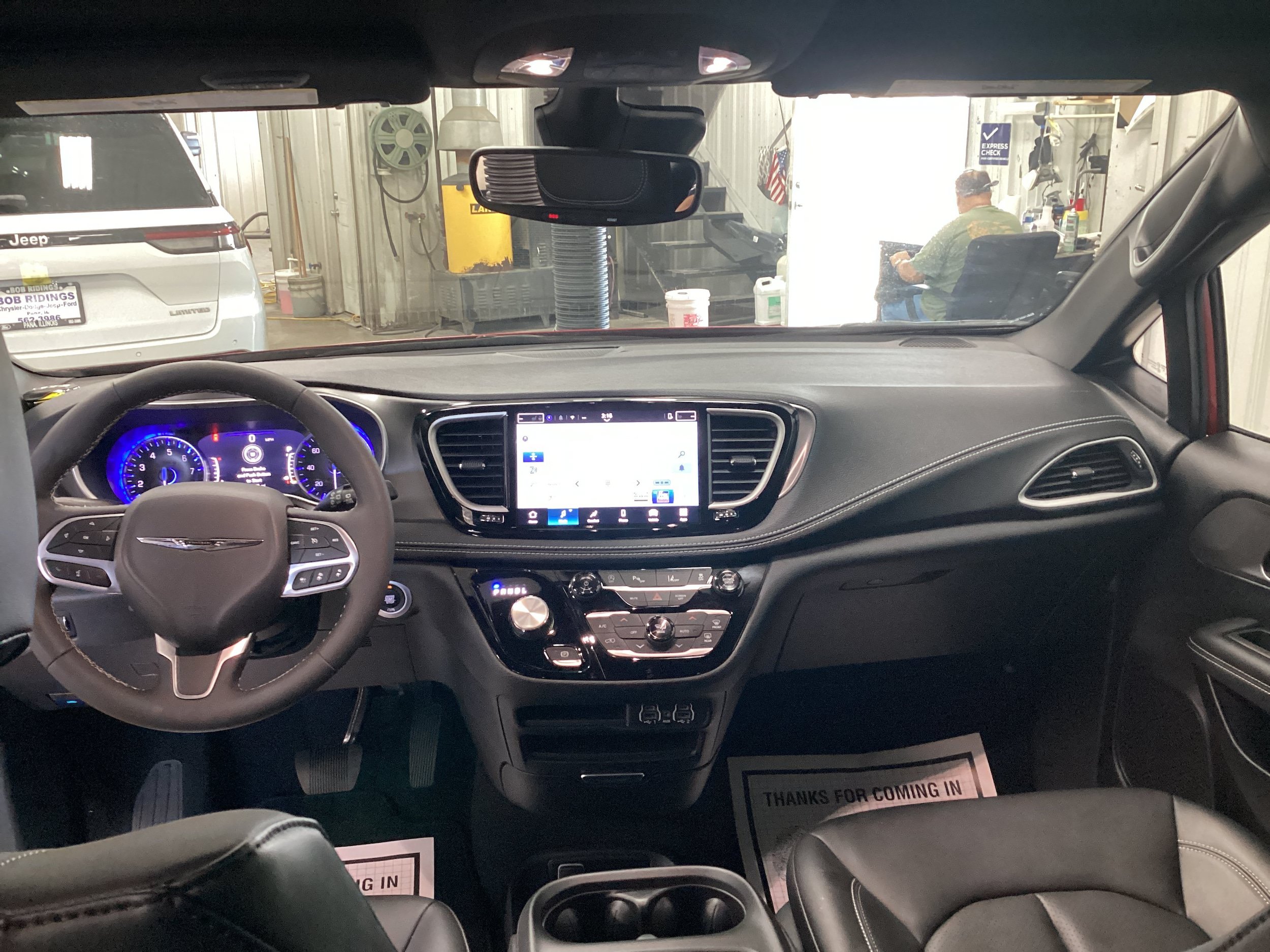 Used 2025 Chrysler Pacifica Select AWD/4WD image 18