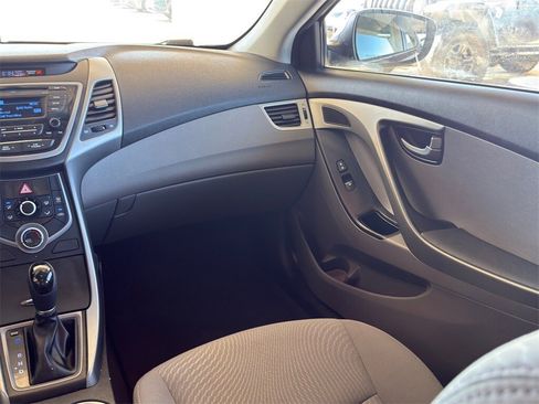 Used 2015 Hyundai Elantra SE image 27