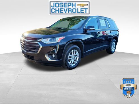Used 2020 Chevrolet Traverse LT FWD image 2