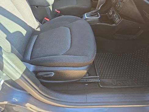 Used 2023 Jeep Renegade Latitude AWD/4WD image 63