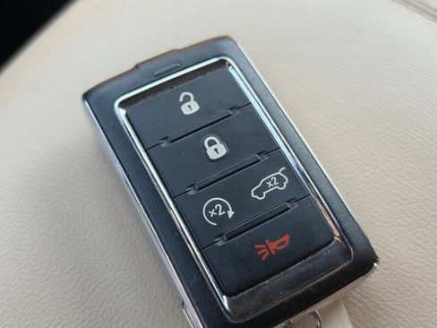 Used 2023 Jeep Grand Cherokee L Limited w/ Luxury Tech Group II AWD/4WD image 32