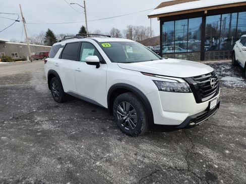 New 2025 Nissan Pathfinder SV image 1