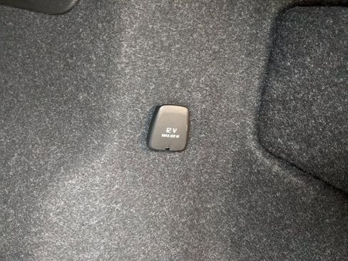 Certified 2024 Volvo XC40 Recharge Plus image 28