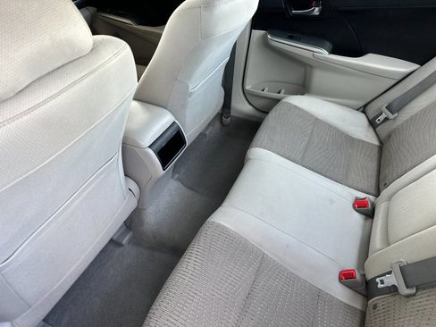 Used 2014 Toyota Camry LE image 13