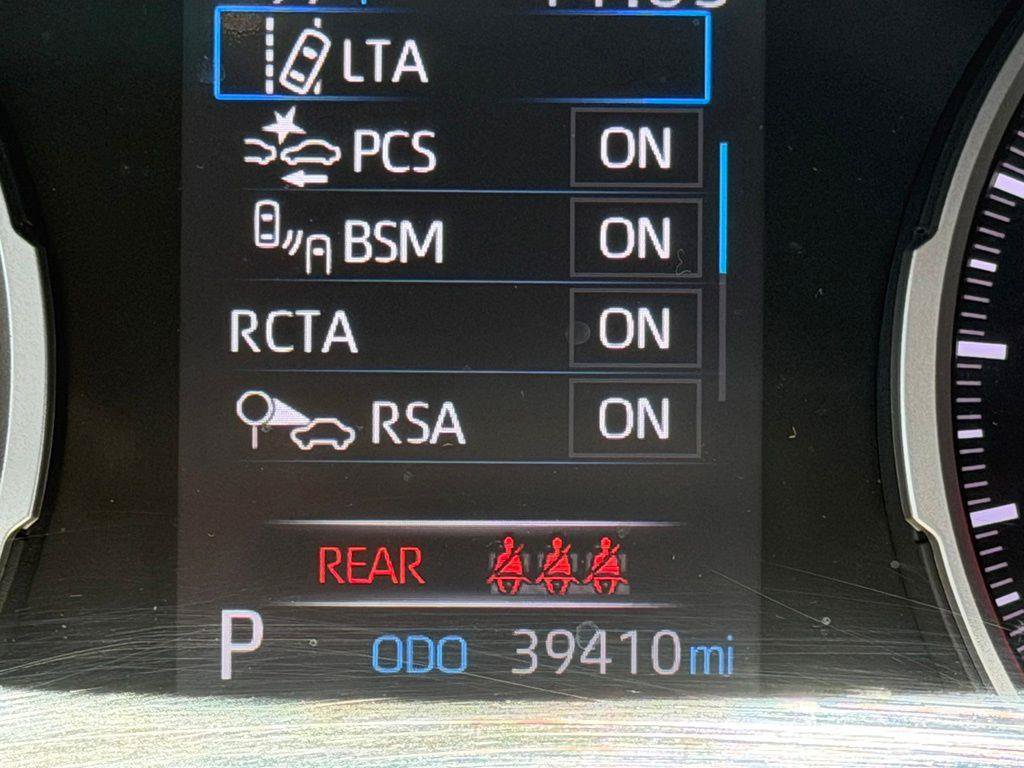 Used 2021 Toyota RAV4 XLE w/ Convenience Package FWD image 17