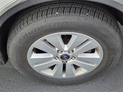 Used 2017 Subaru Outback 2.5i Premium image 4