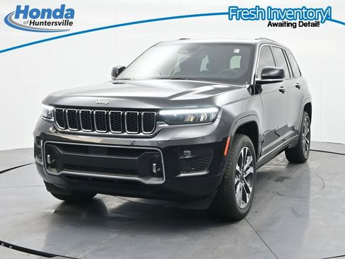 Used 2023 Jeep Grand Cherokee Overland AWD/4WD image 4