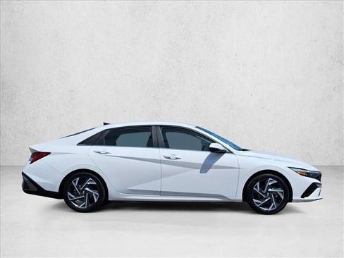 Used 2024 Hyundai Elantra Limited FWD image 4