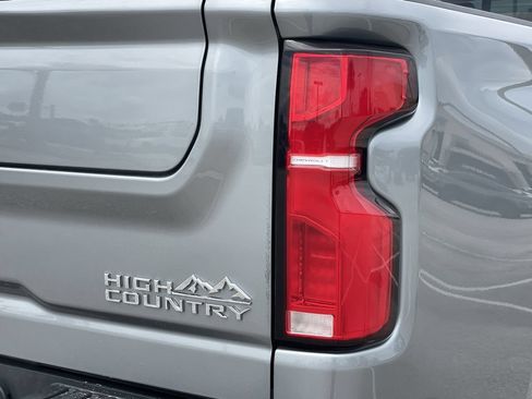 Used 2024 Chevrolet Silverado 2500 High Country w/ High Country Premium Package AWD/4WD image 7