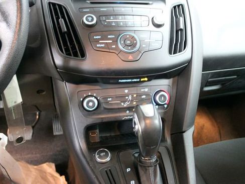 Used 2016 Ford Focus SE FWD image 20
