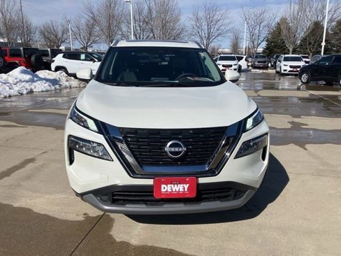 Used 2023 Nissan Rogue SV w/ SV Premium B Package image 2