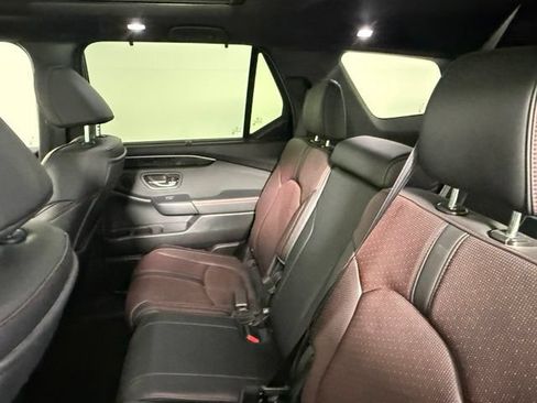 Used 2025 Honda Pilot Black Edition image 40