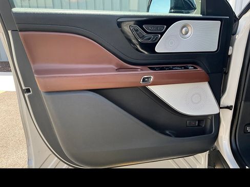 Used 2025 Lincoln Aviator Reserve w/ Equipment Group 201A AWD/4WD image 24
