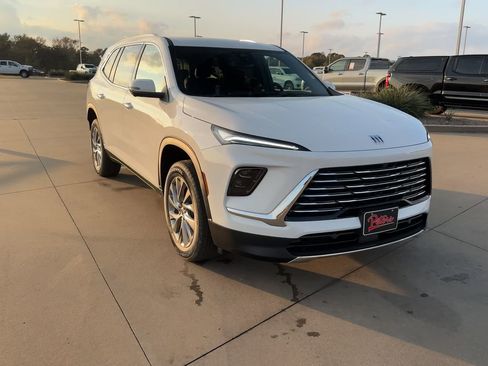 New 2026 Buick Enclave Preferred image 3