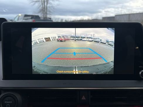 Used 2024 Toyota Prius Prime SE image 25