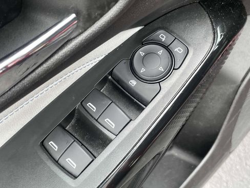 Used 2025 Chevrolet Trax LT w/ LT Convenience Package FWD image 17