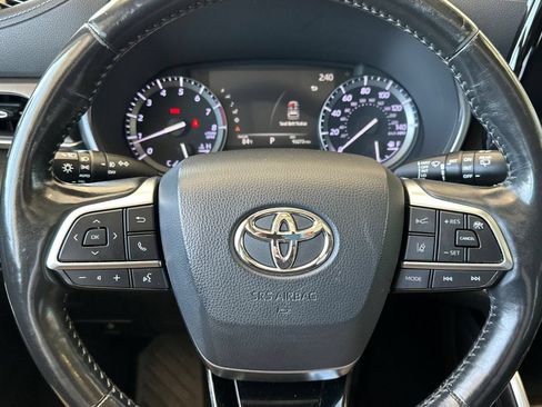 Used 2020 Toyota Highlander Limited FWD image 25