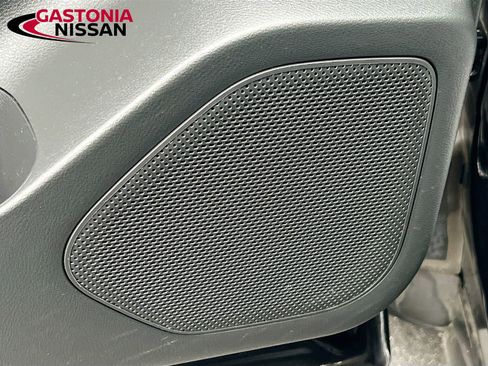 Used 2024 Nissan Rogue S image 23