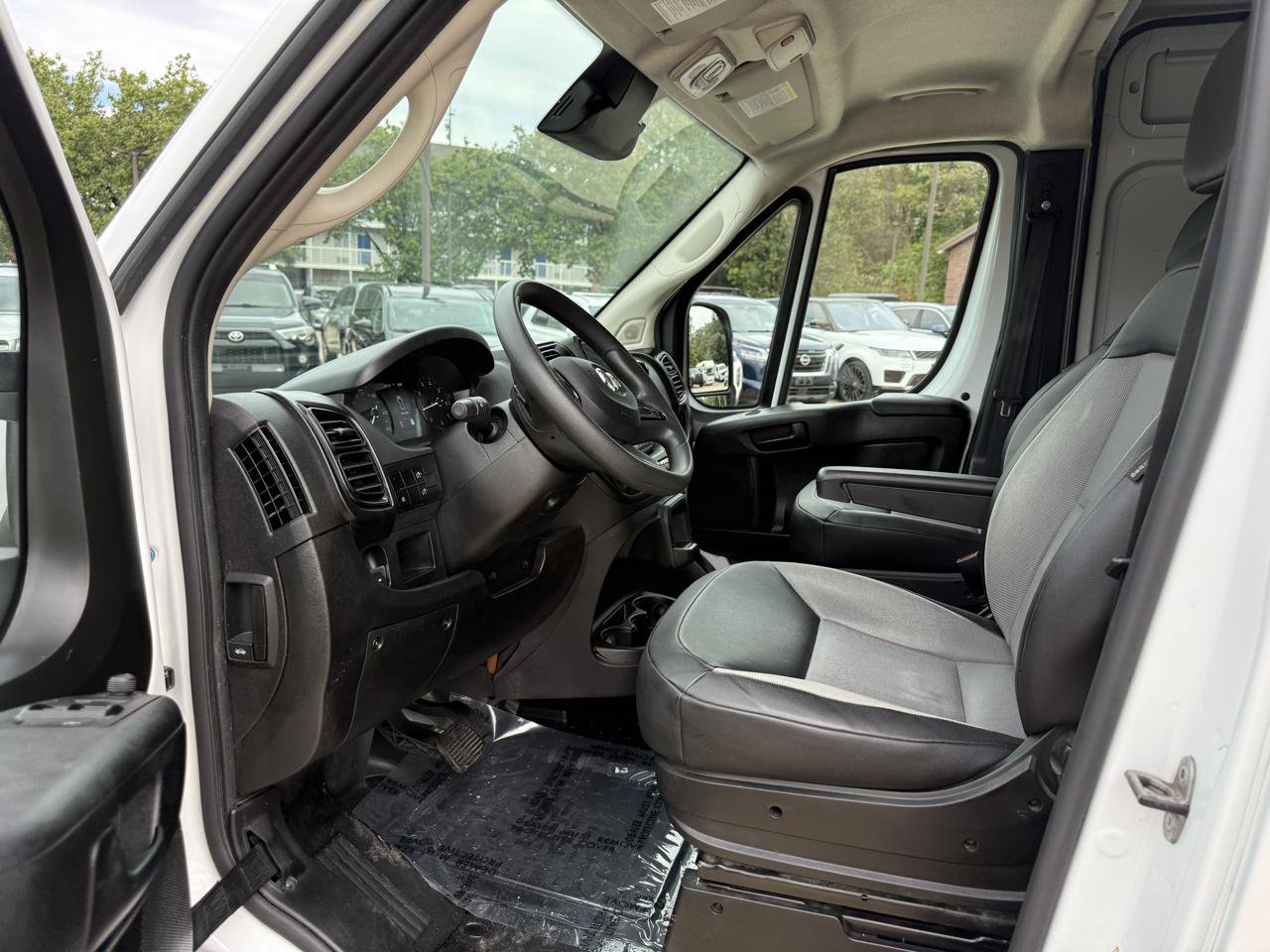 Used 2024 RAM ProMaster 2500 w/ Convenience Group FWD image 12