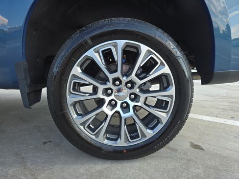 Used 2024 Chevrolet Silverado 1500 High Country w/ High Country Premium Package AWD/4WD image 35