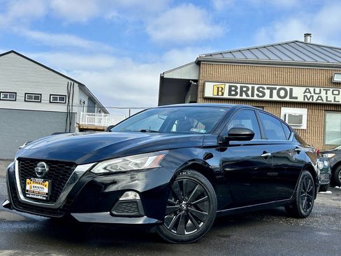 Used 2021 Nissan Altima 2.5 SV image 2