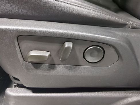 Used 2023 Chevrolet Tahoe Z71 w/ Luxury Package image 31