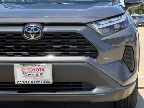 Used 2025 Toyota RAV4 XLE FWD image 9