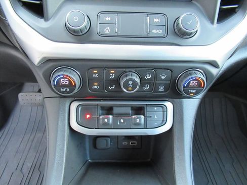 Used 2023 GMC Acadia SLT w/ Preferred Package image 25